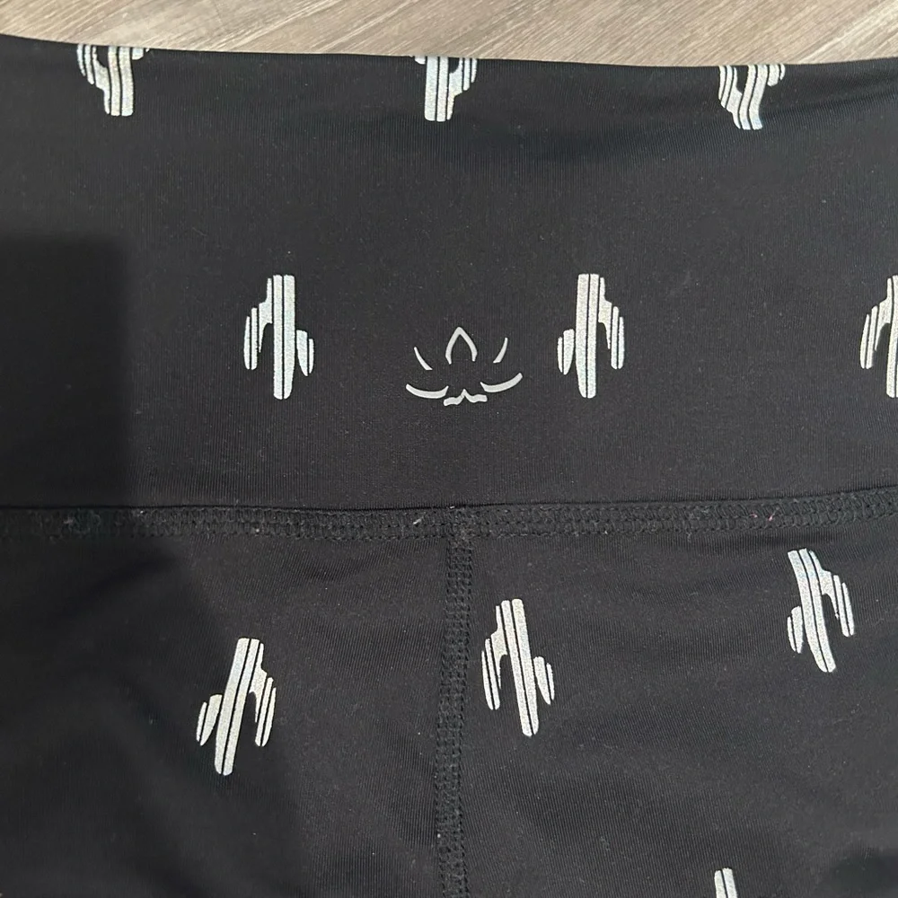 Beyond Yoga Leggings with Foil Cactus Design - Picture 4 of 6